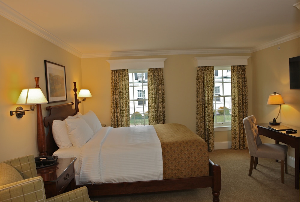 Publick House Historic Inn And Country Motor Lodge 17/49