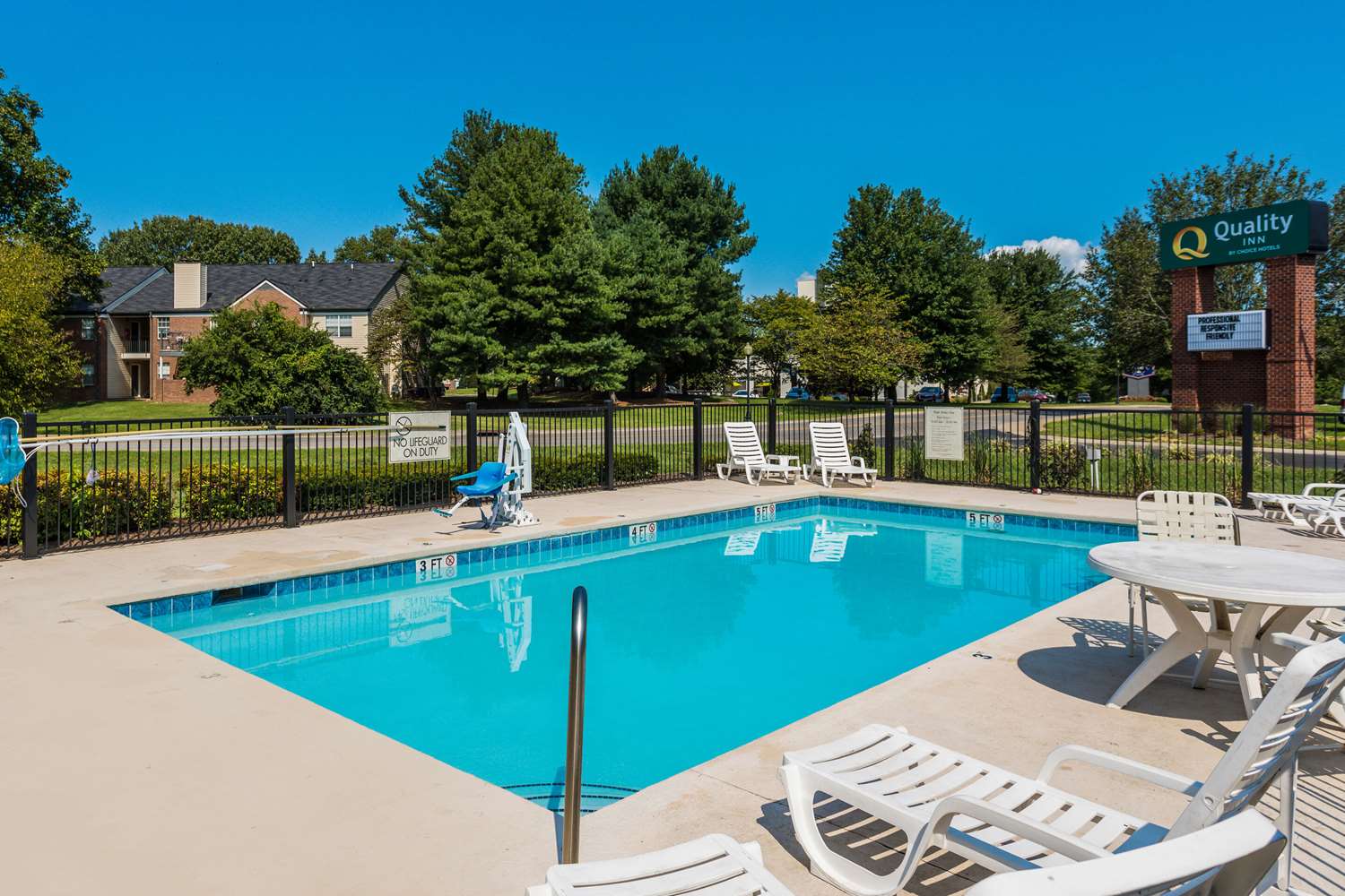Quality Inn Gallatin-Nashville Metro 33/33