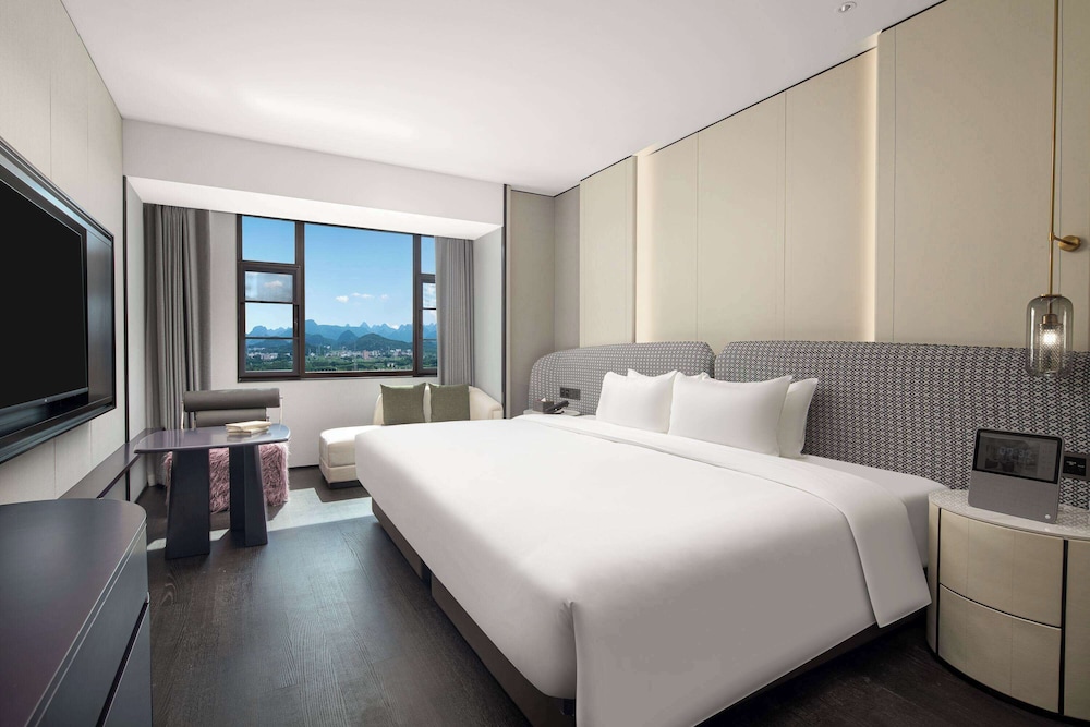 ROOM, KING BED, SMOKING