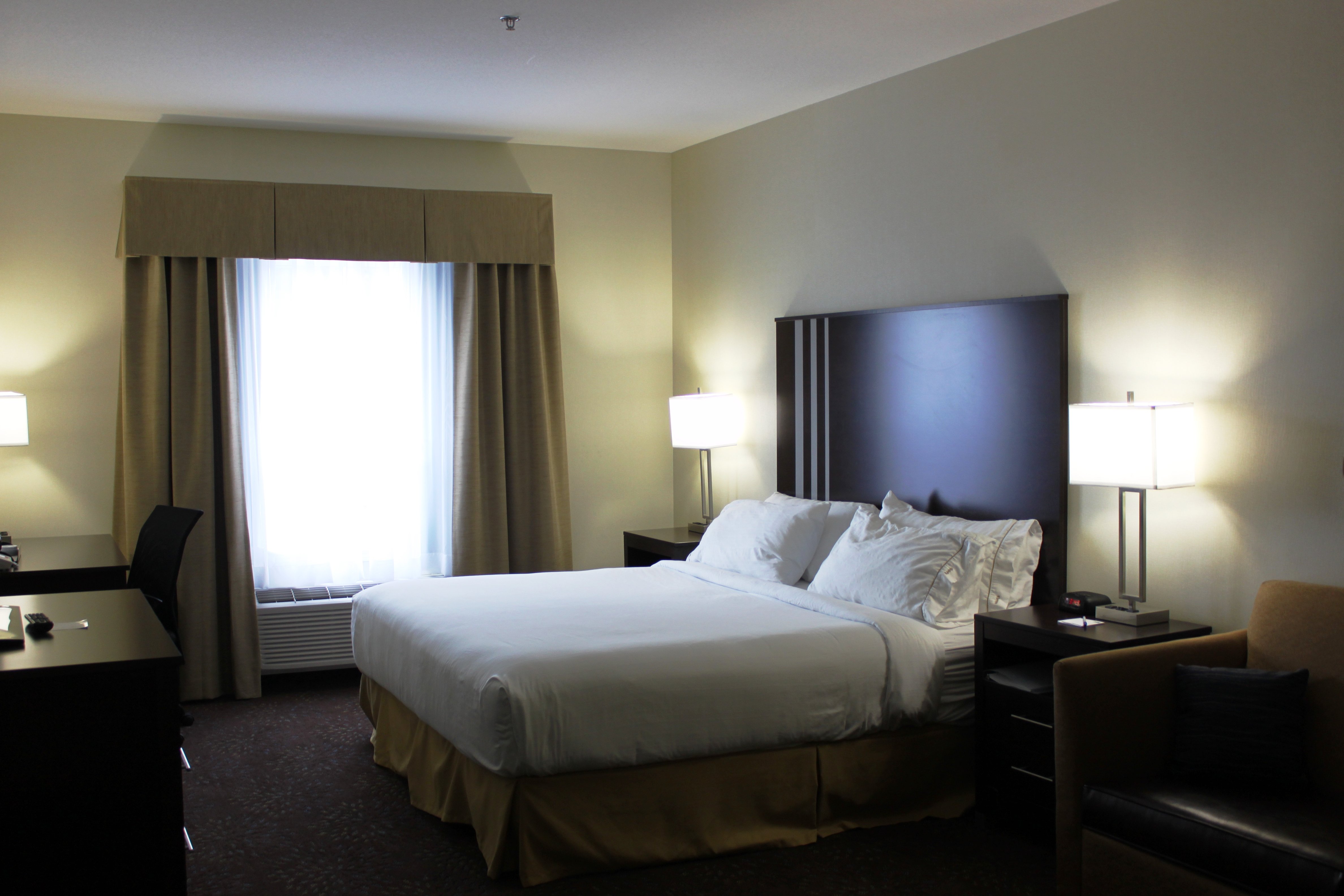 HOLIDAY INN EXPRESS YORKTON EAST 19/39