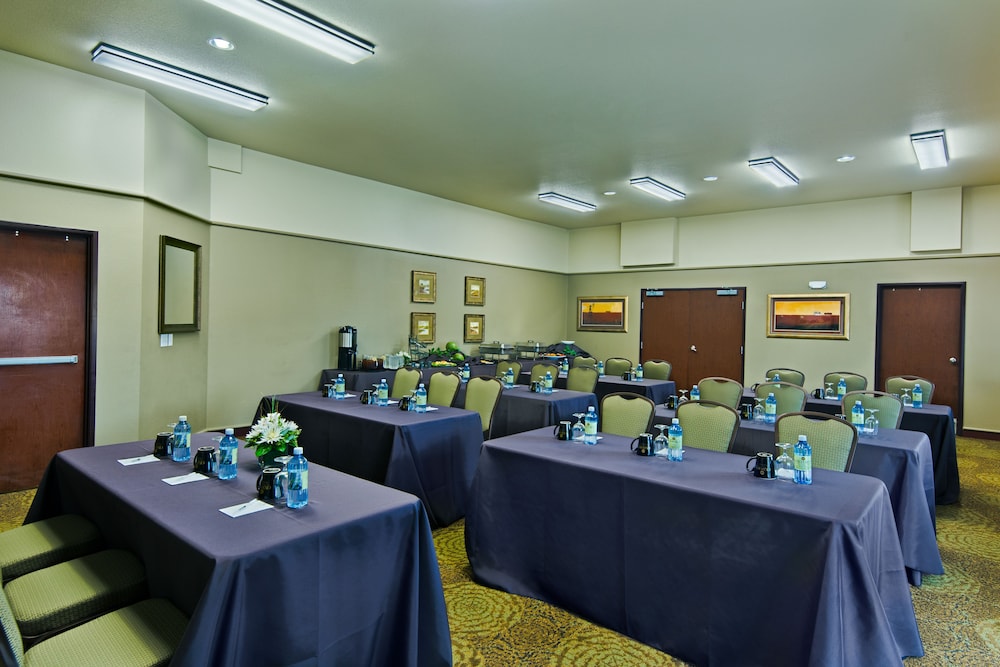 Oxford Suites Hermiston 23/39
