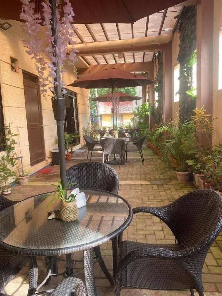 Coron Visitors Hotel 50/69