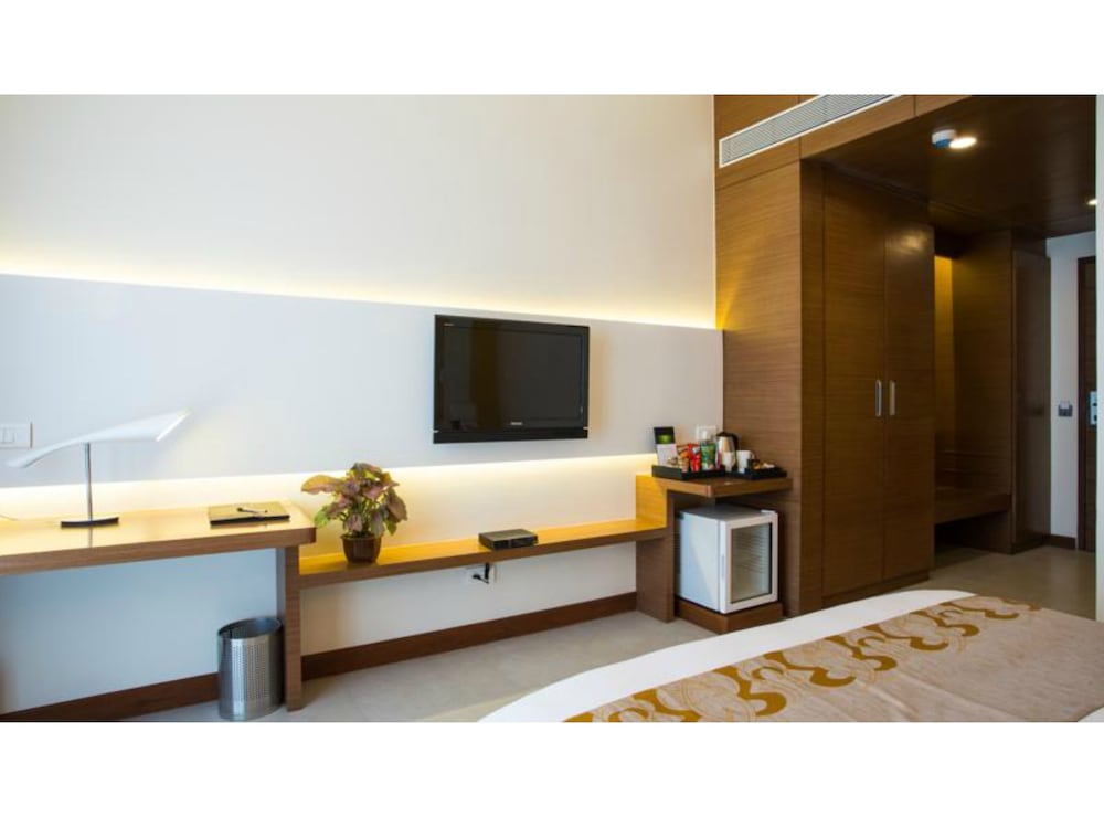 The Fern Residency Mumbai 50/56