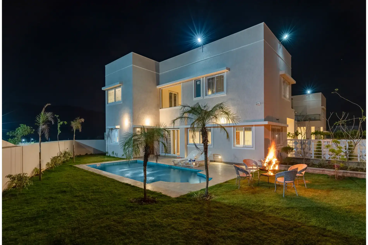 ELIVAAS Luxe 3 BHK with Swimming Pool Shourya Eden 15/21