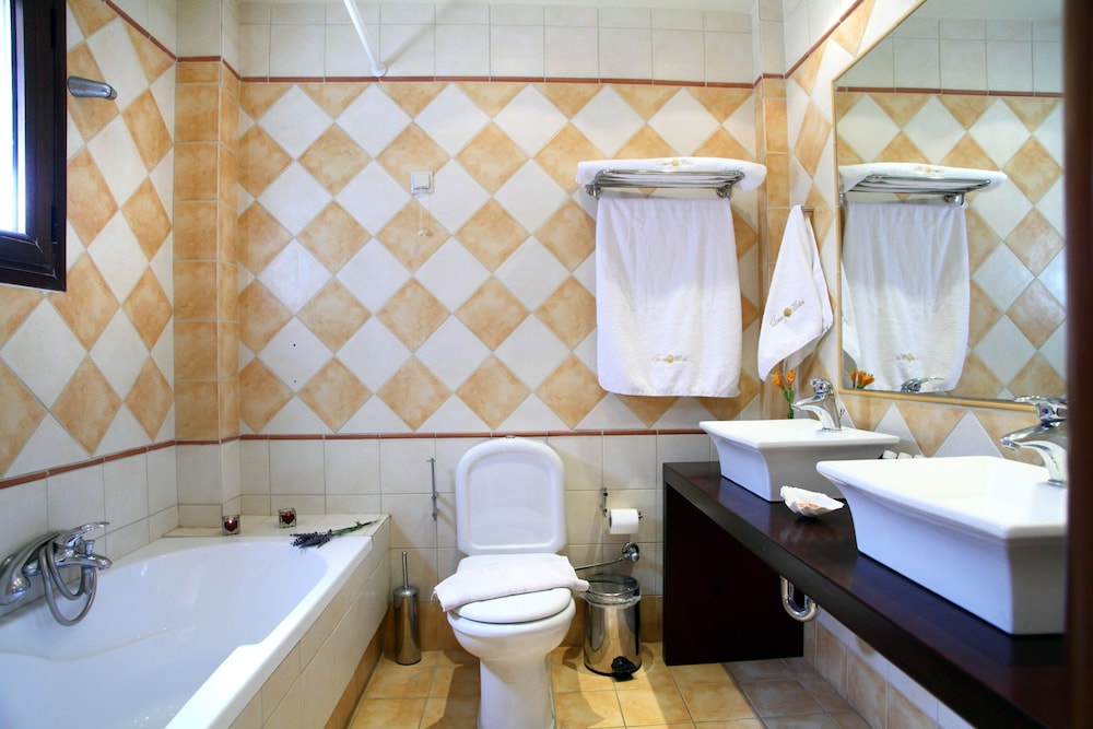 Tesoro Hotel 16/20