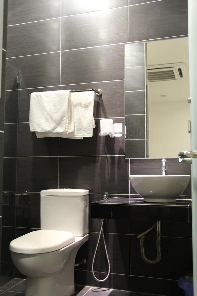 M Design Hotel Seri Kembangan 67/68