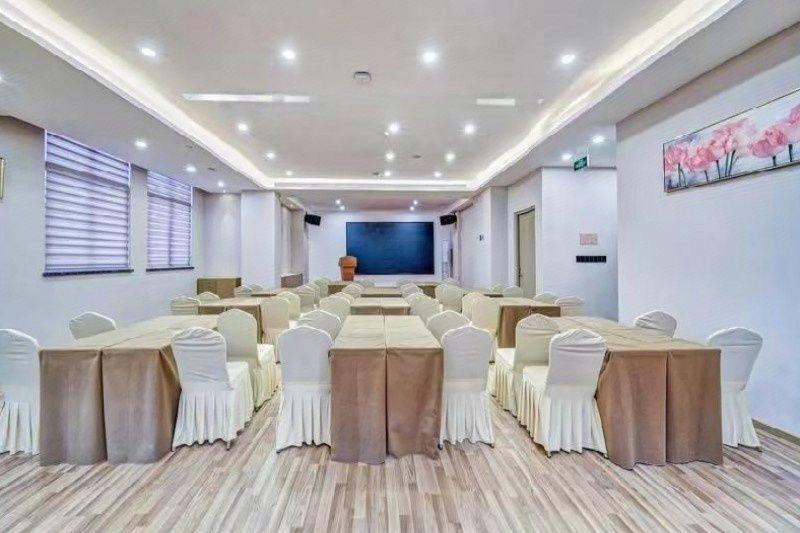 Rezen Royal Hotel (Huizhou Huicheng) 24/28