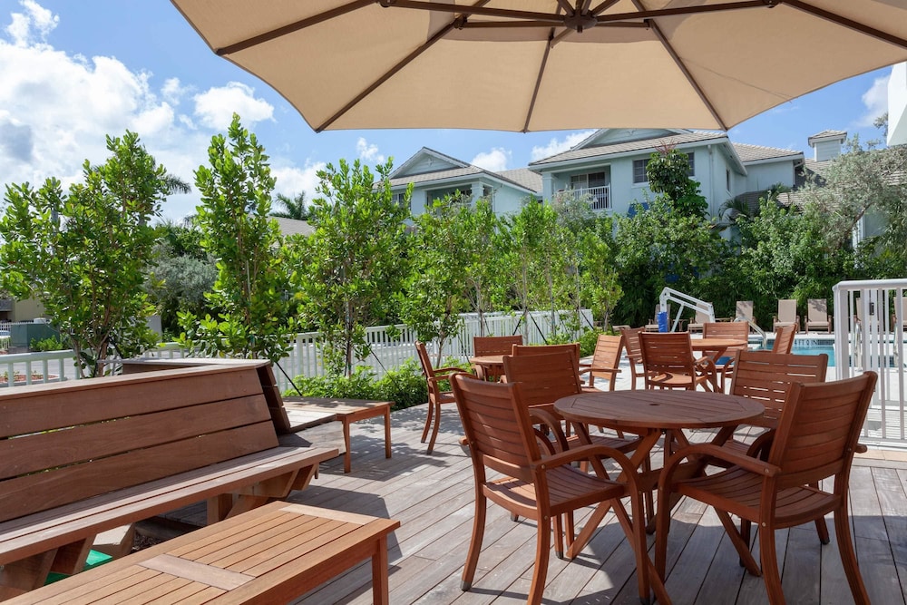 Maritime Hotel Fort Lauderdale Cruise Port 33/42