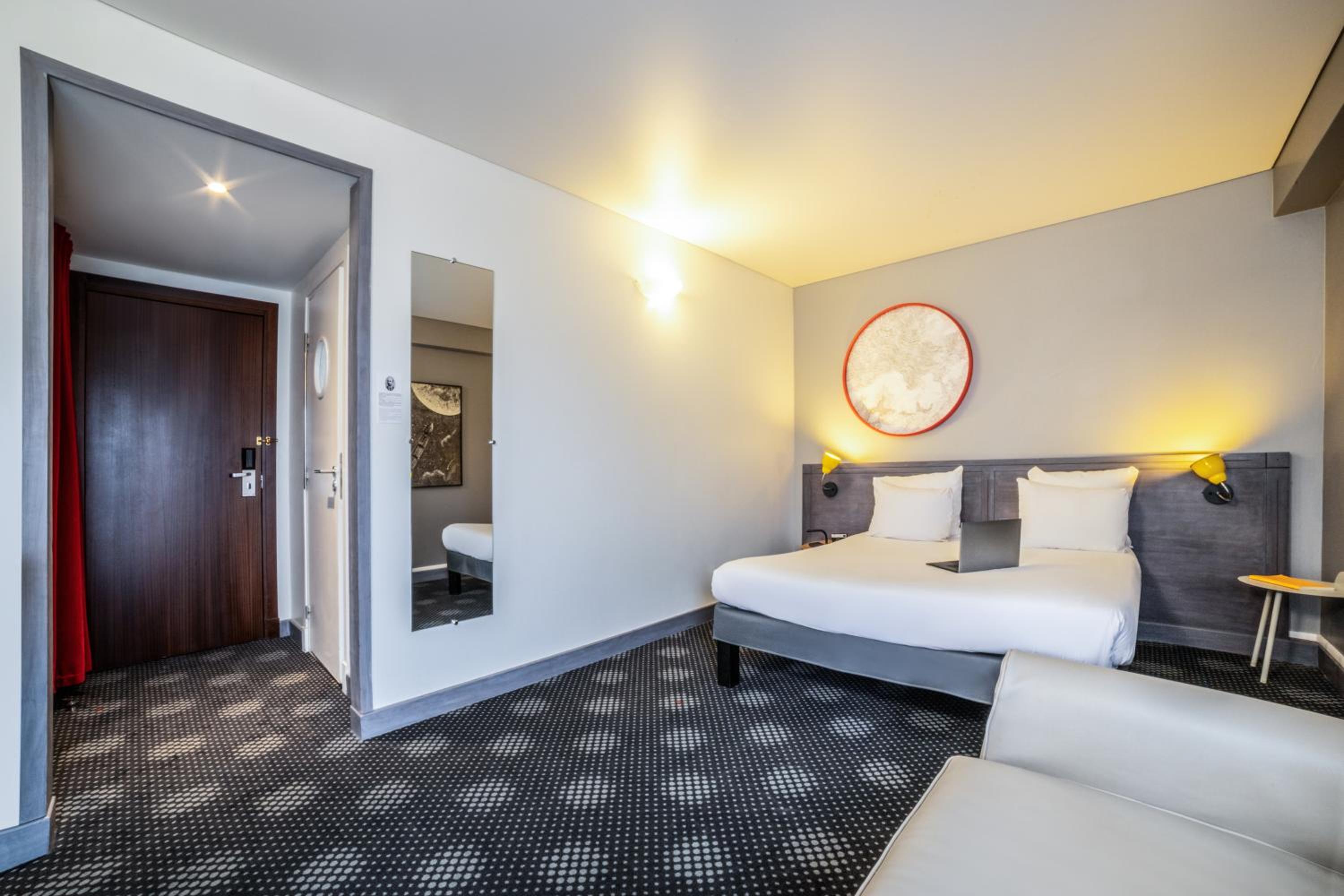 Standard, Queen Bed