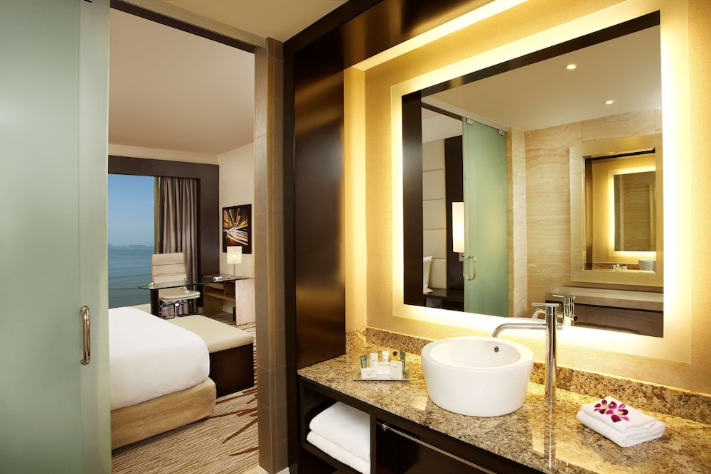 Hilton Panama 43/90