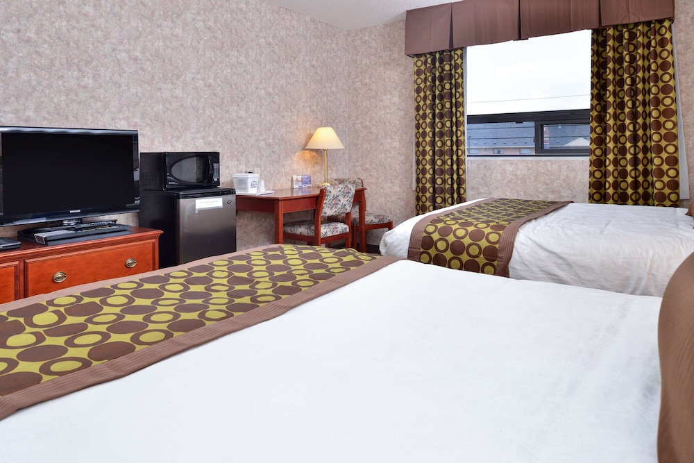 Lexington Inn & Suites Windsor 23/51