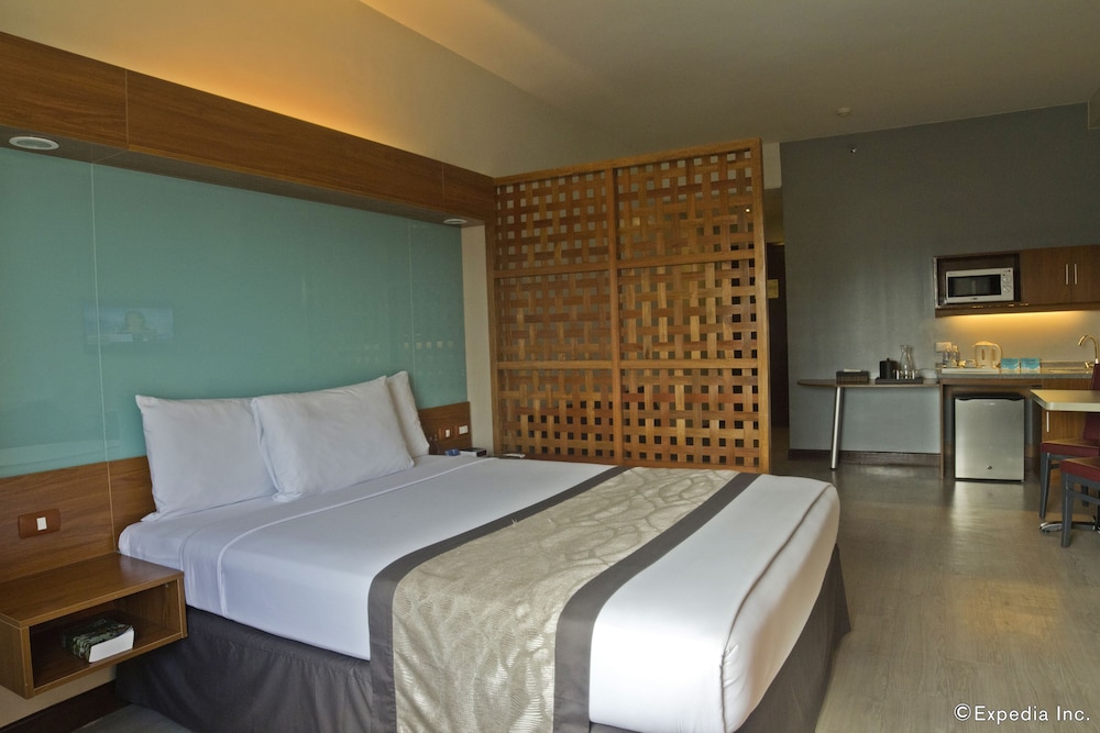 Microtel By Wyndham Up Technohub 12/29