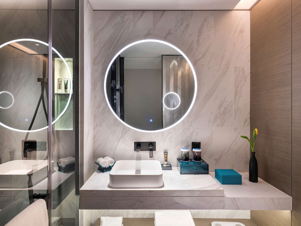 Novotel Yangzhou Slender West Lake 56/60