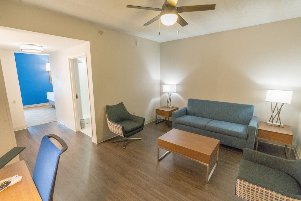 Holiday Inn Express & Suites Nashville - Brentwood I-65 28/40