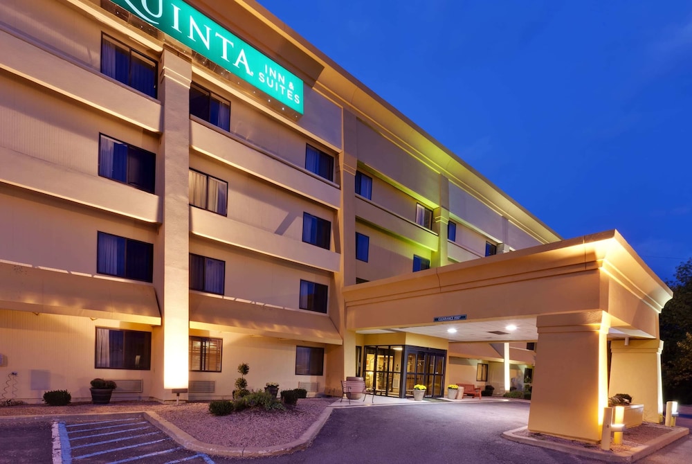 La Quinta Inn And Suites By Wyndham Plattsburgh