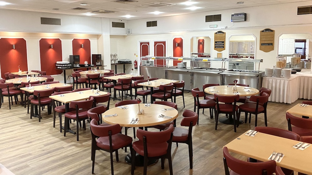 Russ Hill Hotel Gatwick 47/62