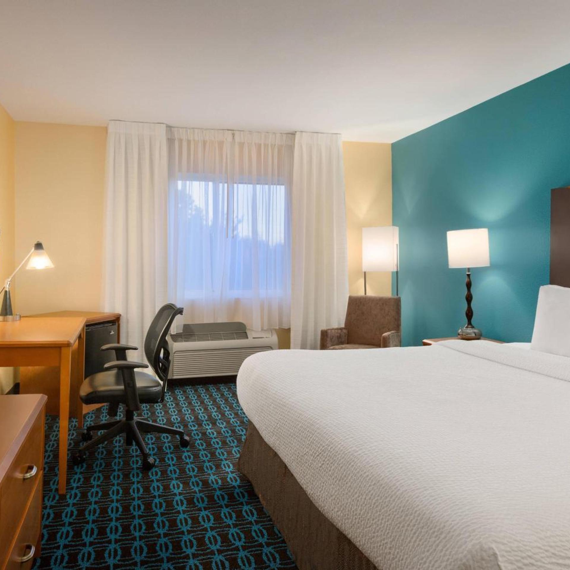 ROOM, KING BED