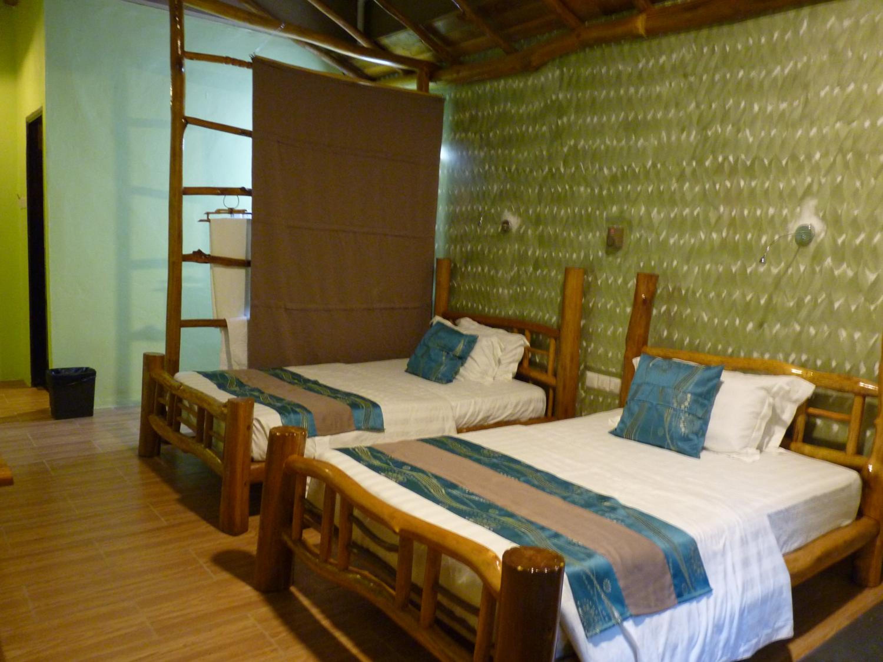 Mahogany, Standard, Twin Beds