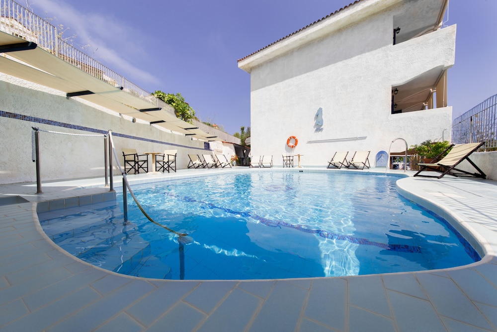Atheras Hotel 7/65