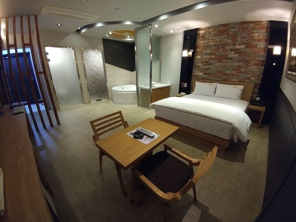 Khan Hotel 14/18
