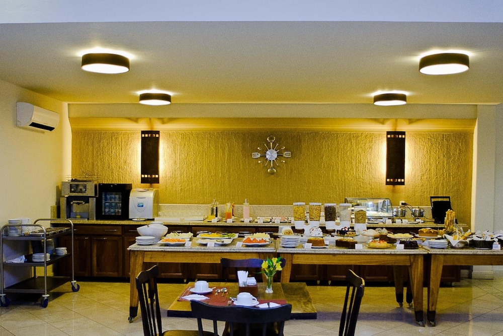 Altadomo Hotel 56/69