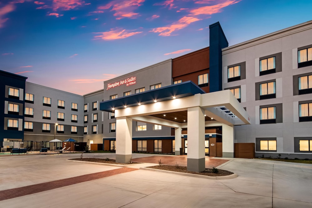 Hampton Inn & Suites by Hilton Irving DFW Airport North 48/56