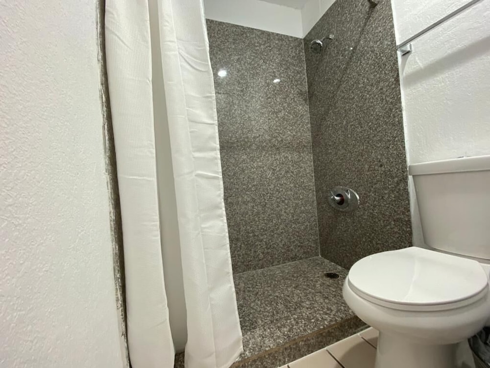 Ocotillo Apartments & Hotel 35/40