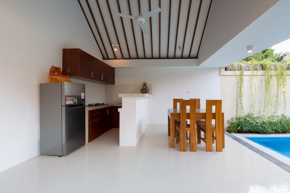Kubu Petitenget Suite Seminyak 8/63
