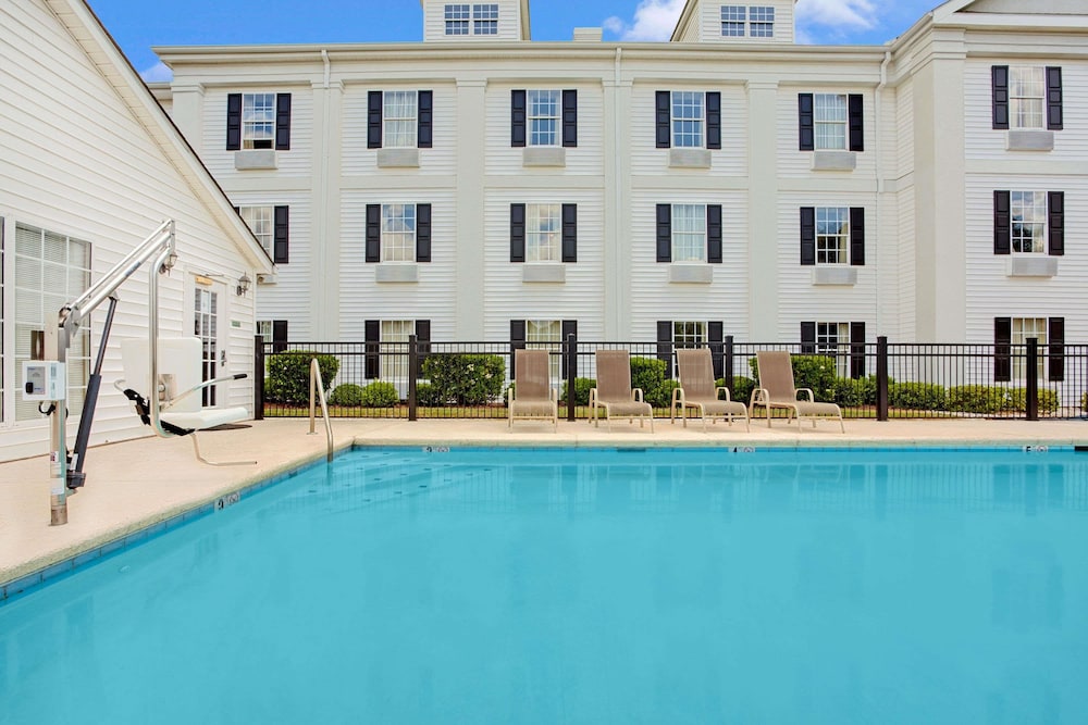 Baymont by Wyndham Pearl 3/24
