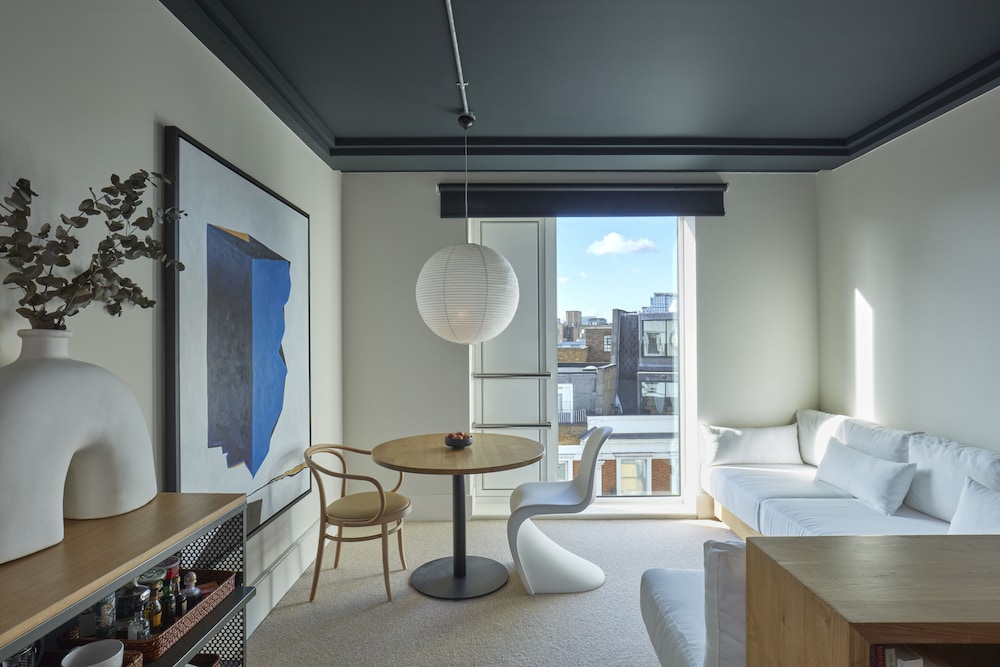 One Hundred Shoreditch 37/72