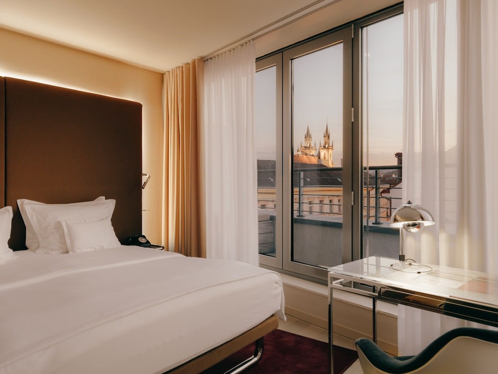 DELUXE, BALCONY
