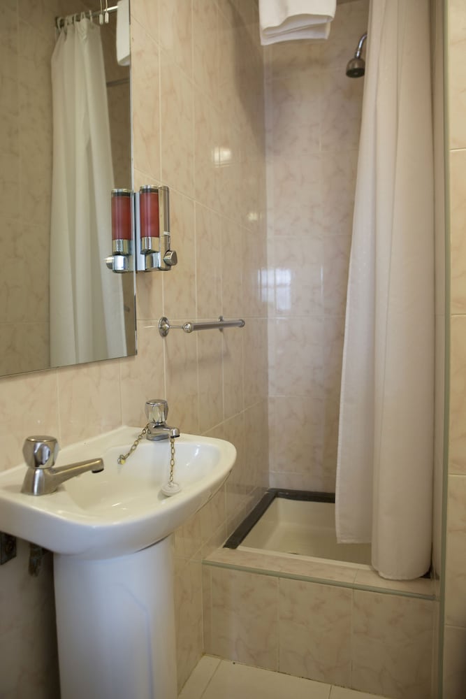 Abbey Court Hotel 43/45