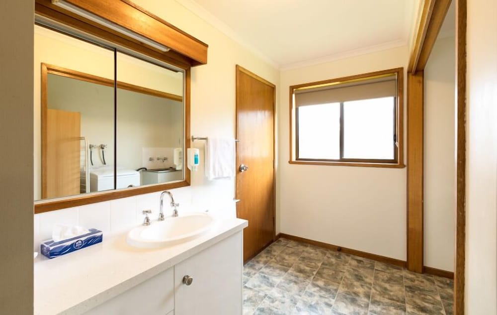 ADVANCE MOTEL 42/45