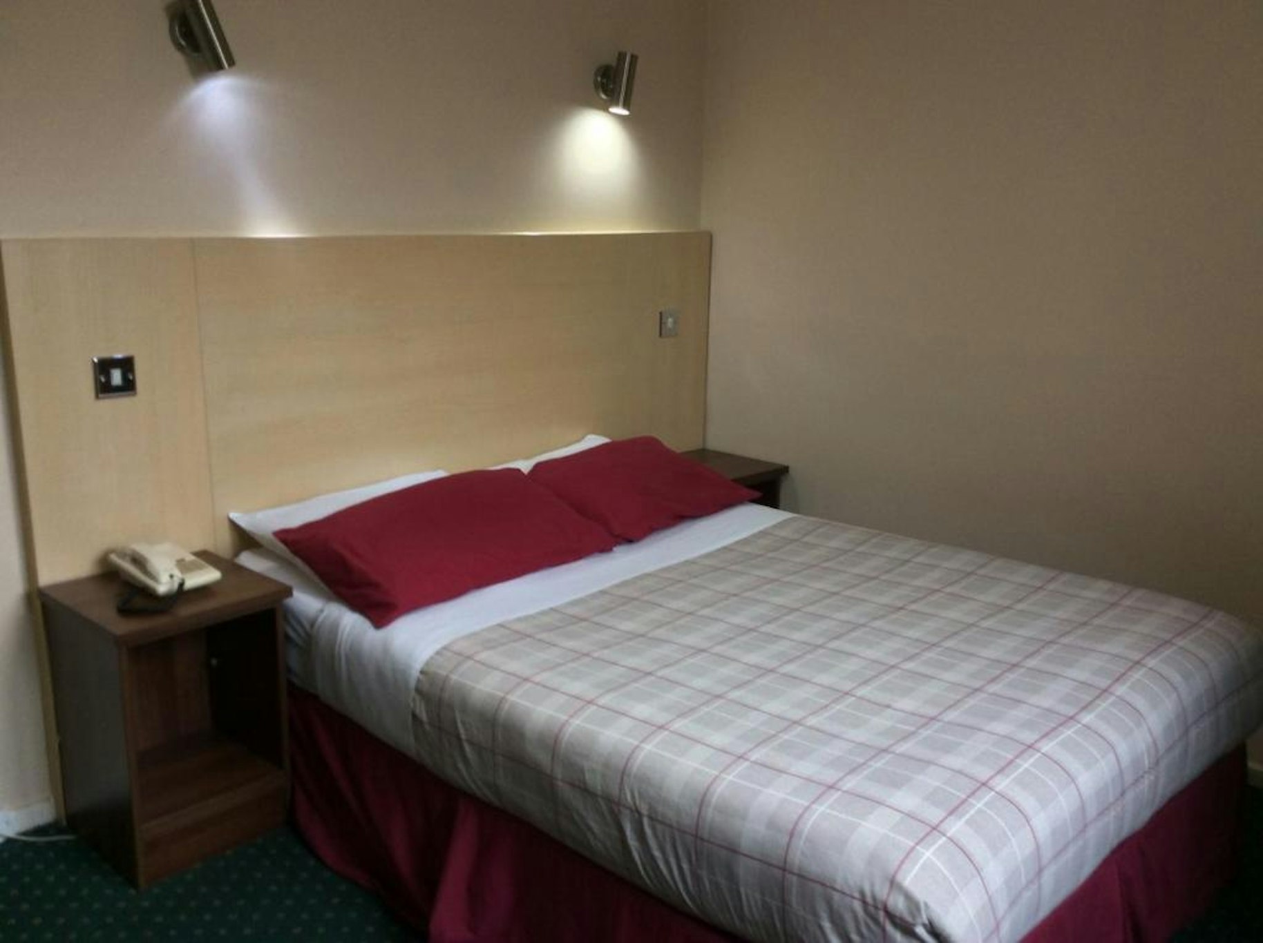 Gatwick Whitehouse Hotel 20/63