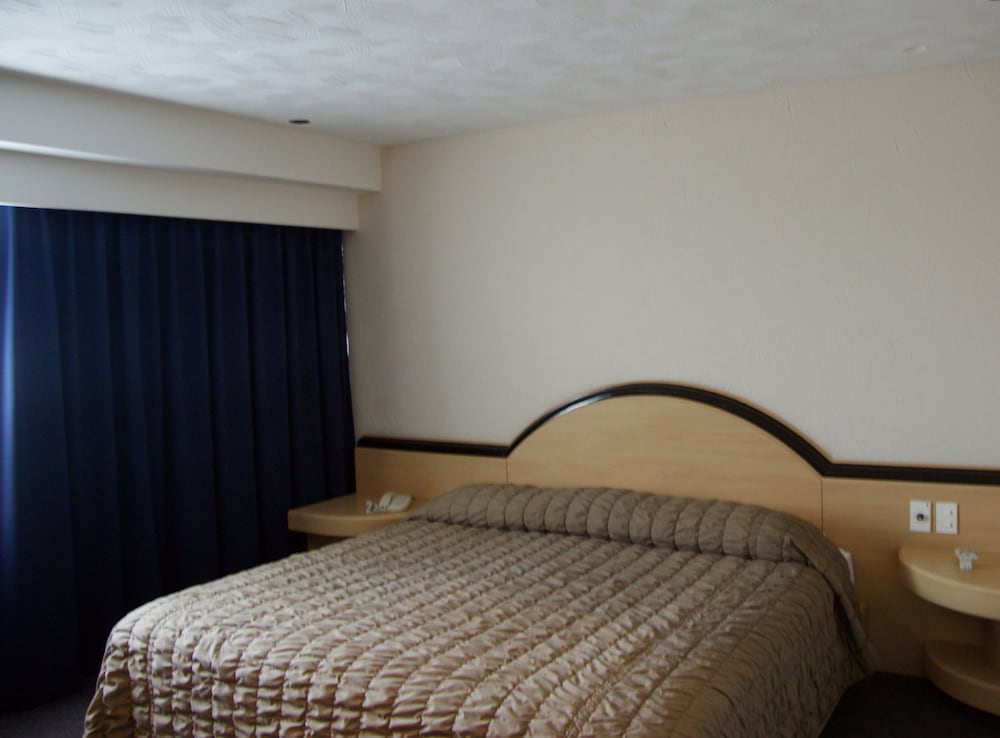 Portonovo Hotel And Suites 11/35