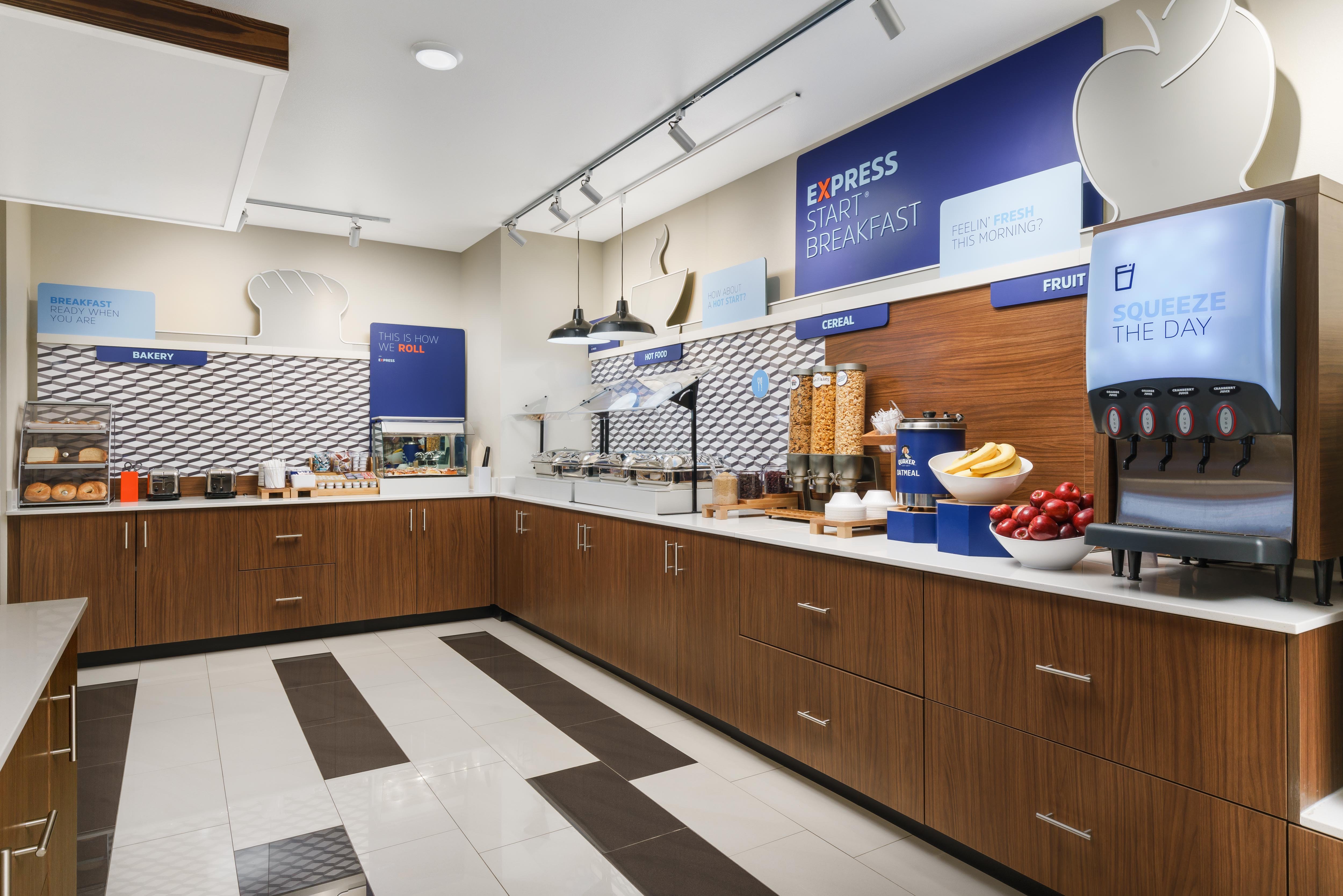 Holiday Inn Express & Suites Oakhurst Yosemite Park Area 10/48