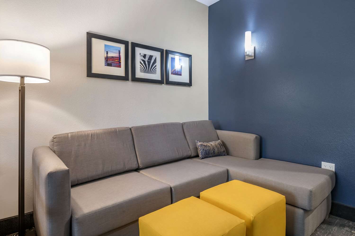 Suite, King Bed, Accessible