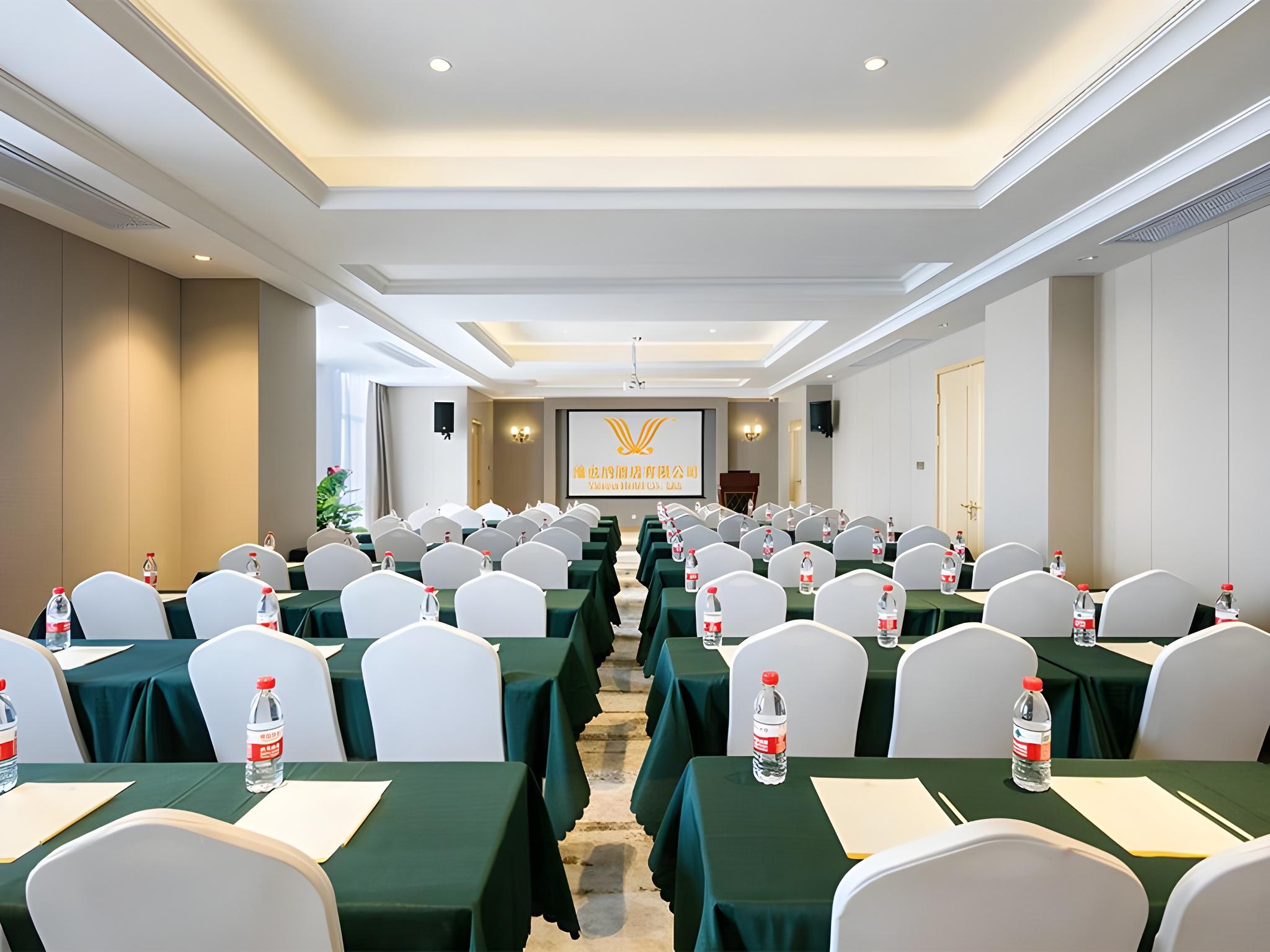Vienna International Hotel (Dongwu South Road Hongzhuang Metro Station) 21/24