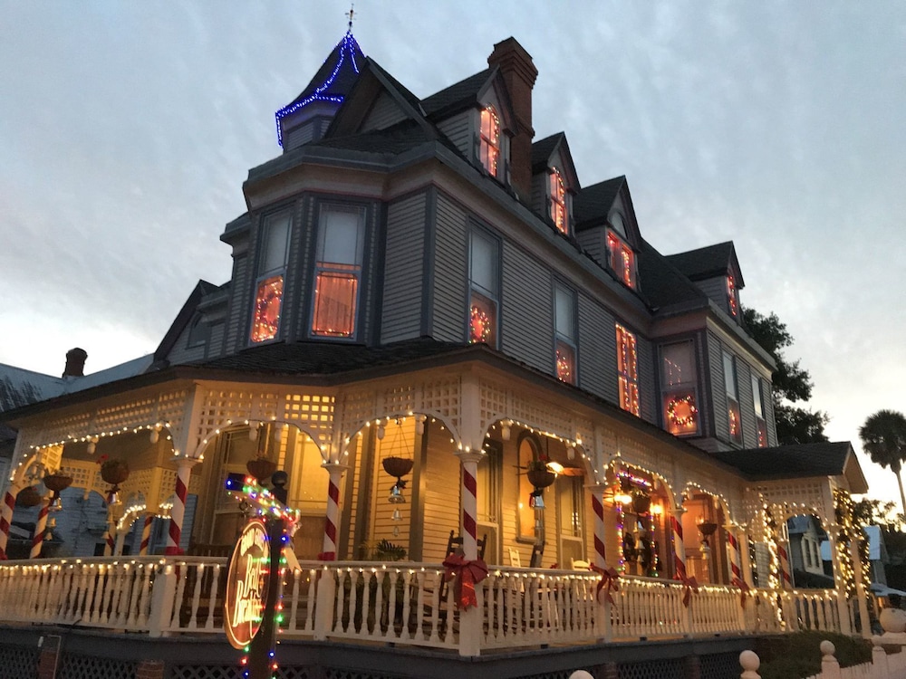 Grand Gables Inn Bed & Breakfast 2/38