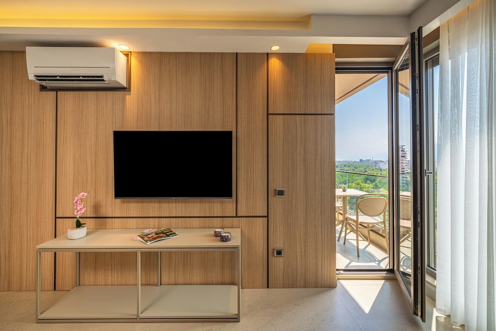 Casamax Suites 24/27