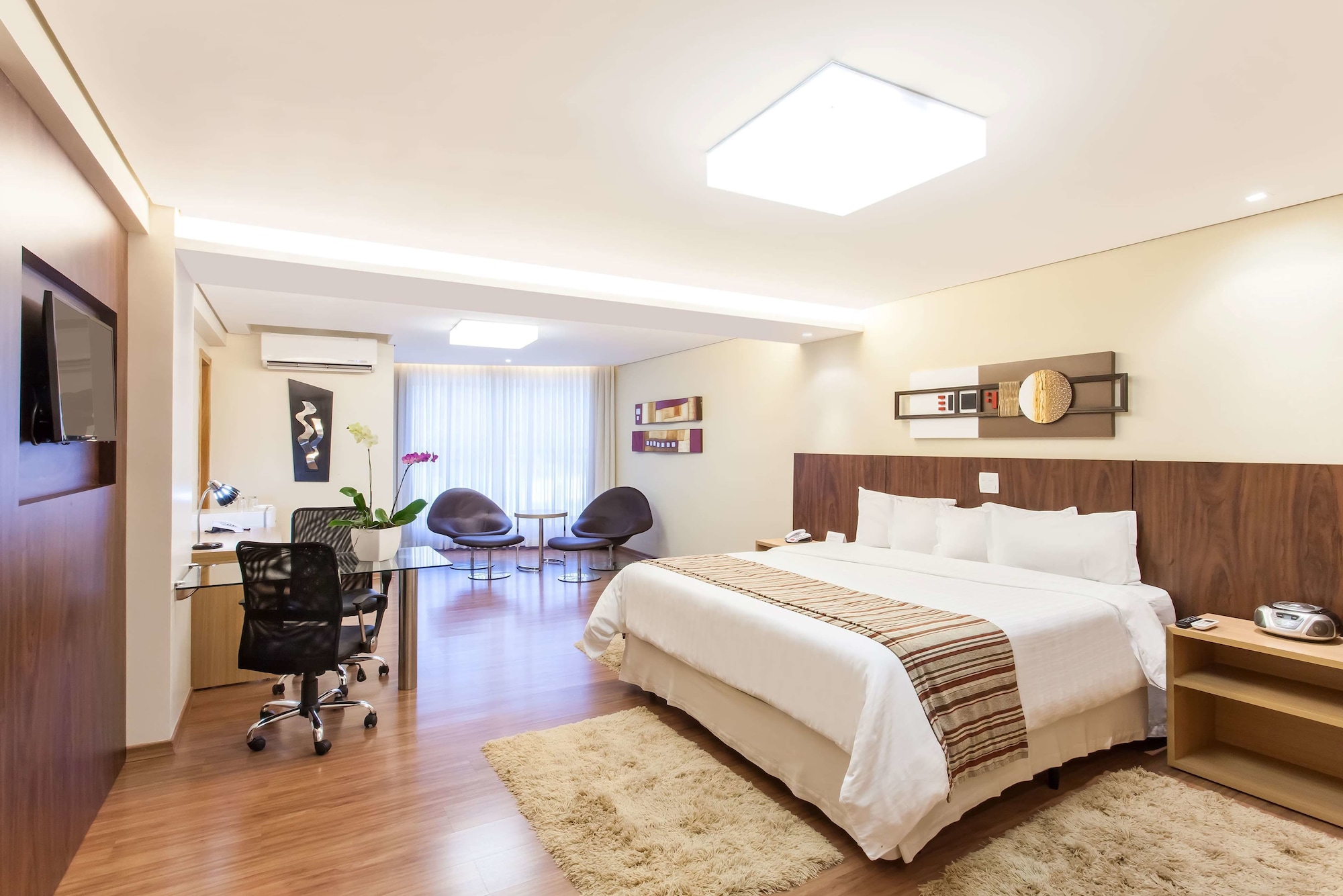 Senior, Suite, King Bed