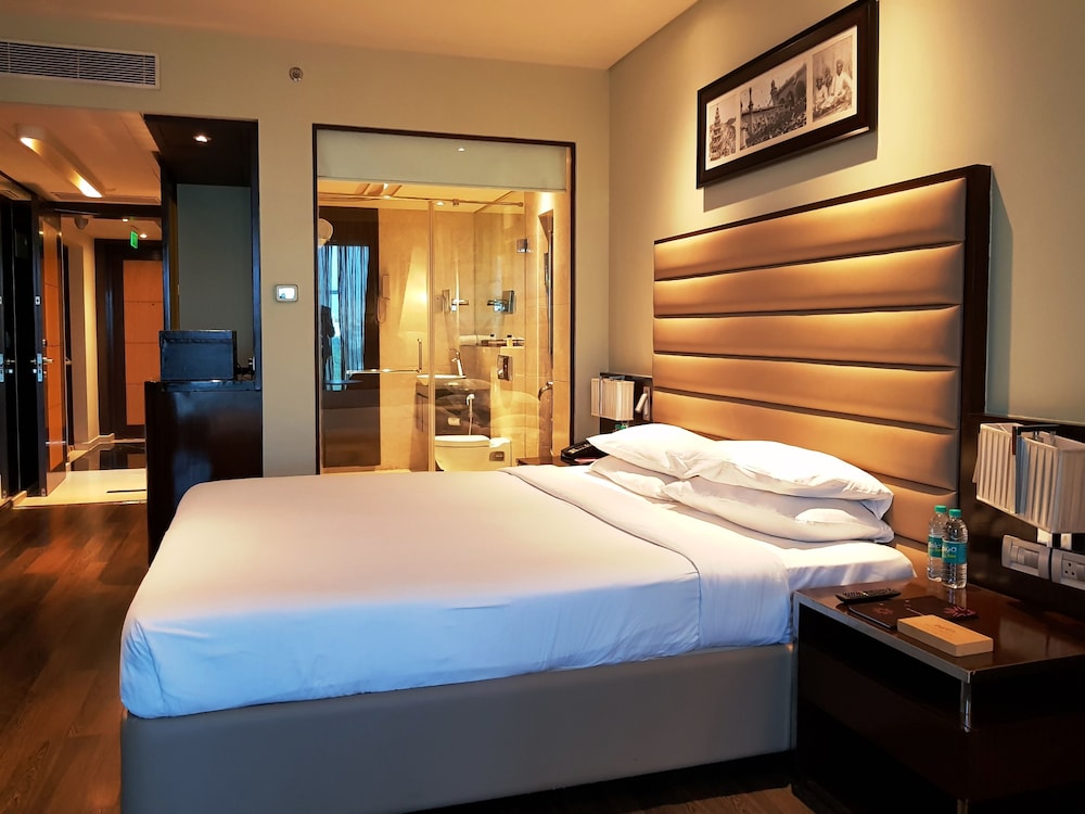 Vivanta Hyderabad, Begumpet 16/55