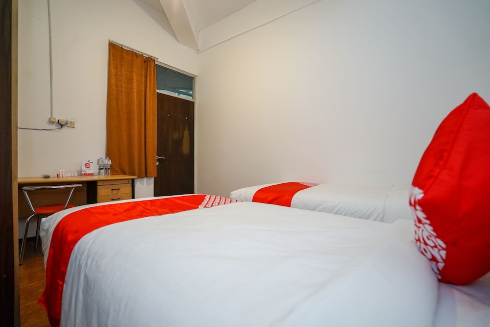 Super OYO 1844 Bravo Residence 22/39