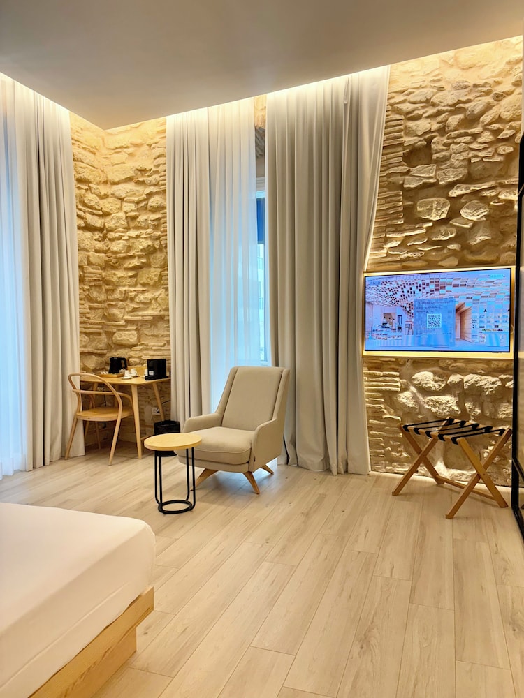 Serawa Hotel 24/55