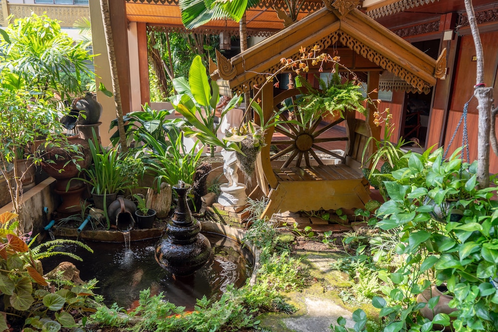 Collection O Khu Mueang near Tha Phae Gate formerly Lai Thai Guesthouse 50/64