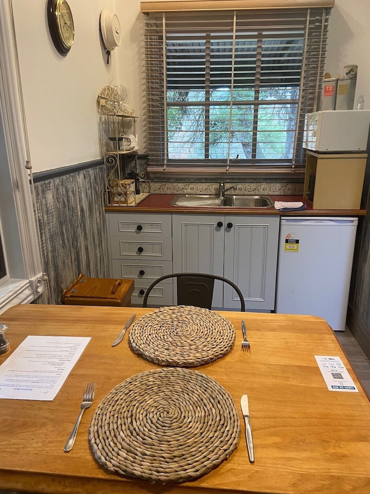 TRAWOOL COTTAGES AND FARMSTAY 35/49