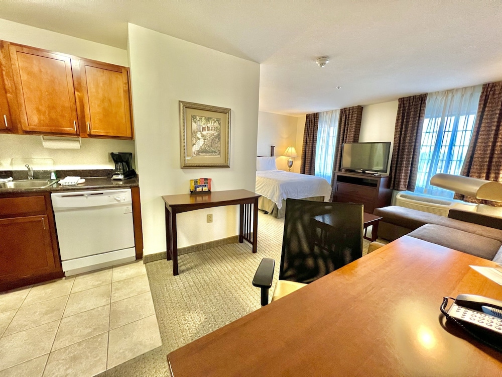 STAYBRIDGE SUITES DETROIT-NOVI 47/60