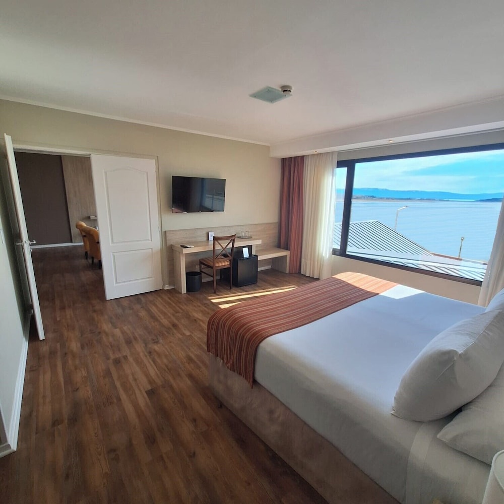 Xelena Hotel and Suites 9/49