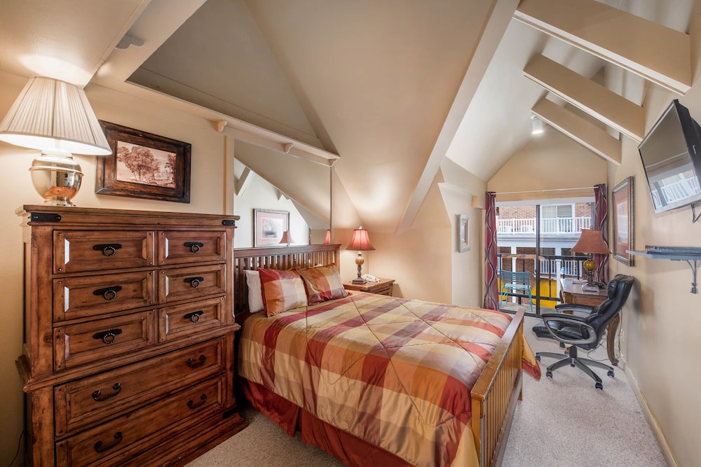 Lodge At Mountain Village 40/77