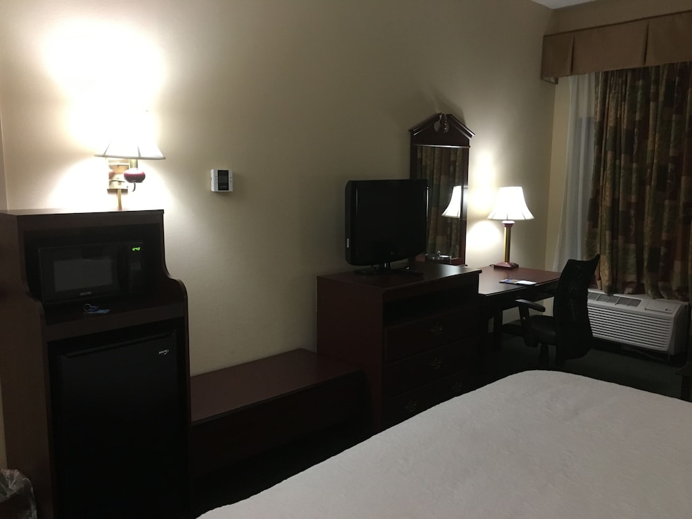 HAMPTON INN BEDFORD 22/52
